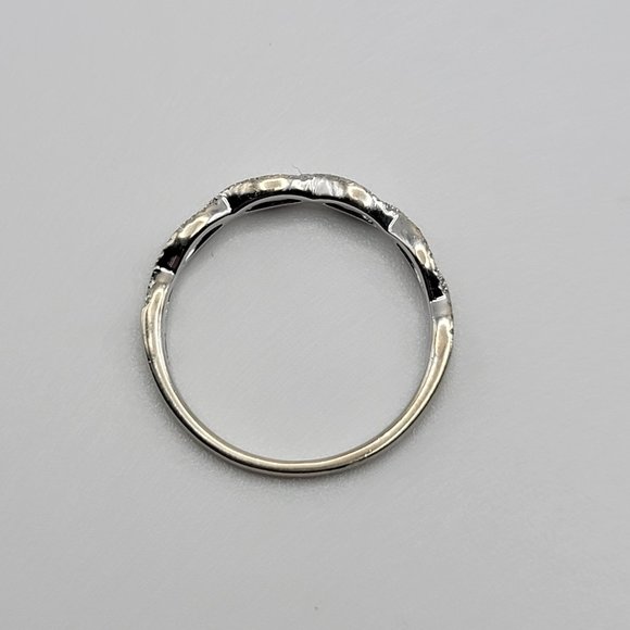 14K White Gold Diamond Infinity design ring - Picture 4 of 8